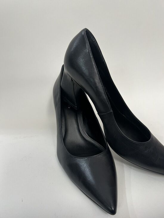 Vince Camuto Shoes - Vince Camuto VC-HAILENDA Pump size 9.5